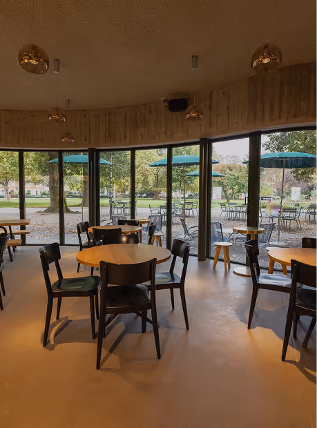 Gastraum des Brot Bistro Bar im Park Bäckeranlage Zürich – gemütliches Quartierrestaurant